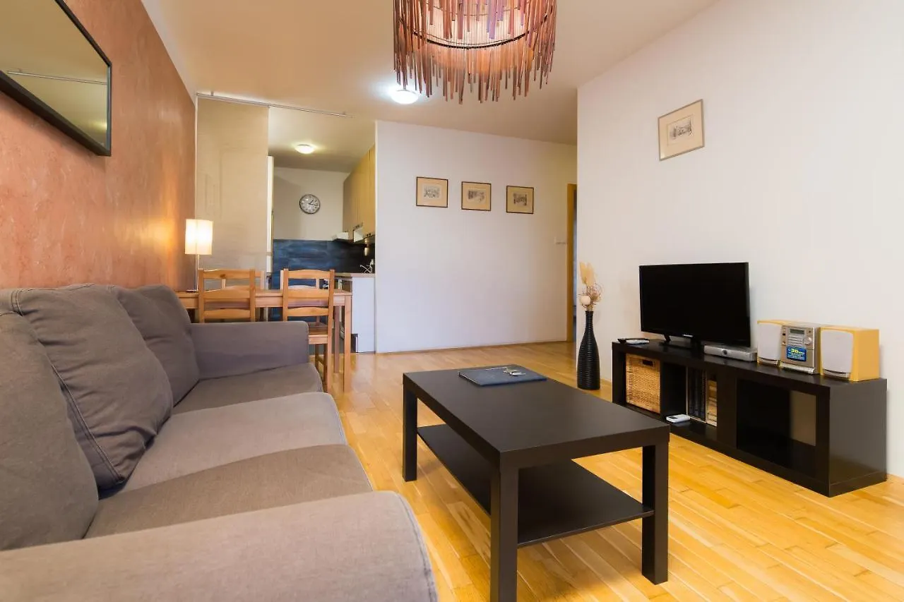 Elen'S Apartments Prague - Free Garage Parking