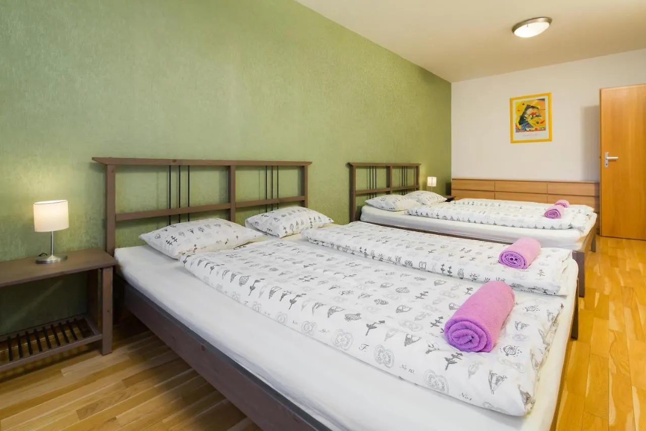 Elen'S Apartments Prague - Free Garage Parking