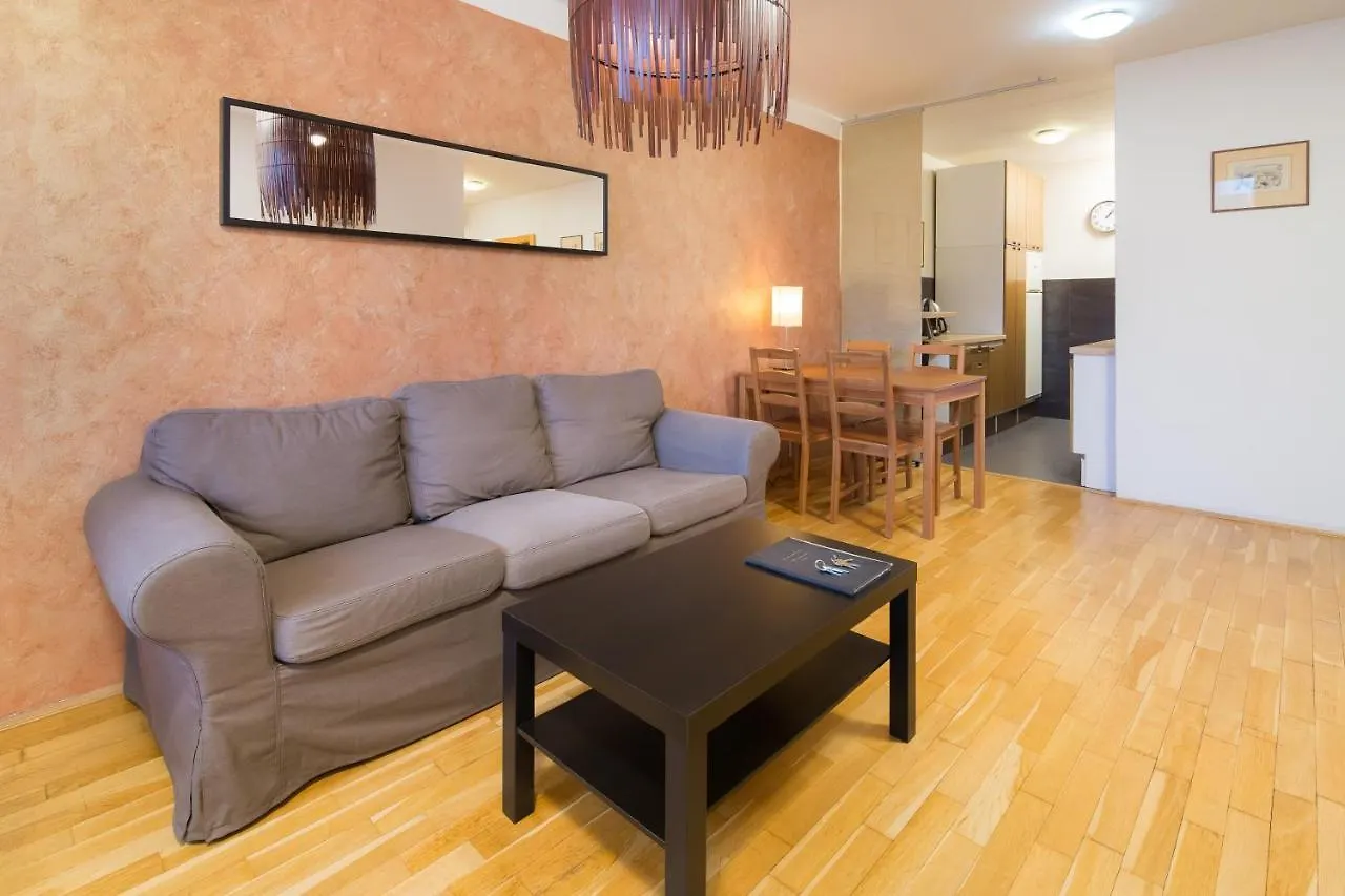 Elen'S Apartments Prague - Free Garage Parking