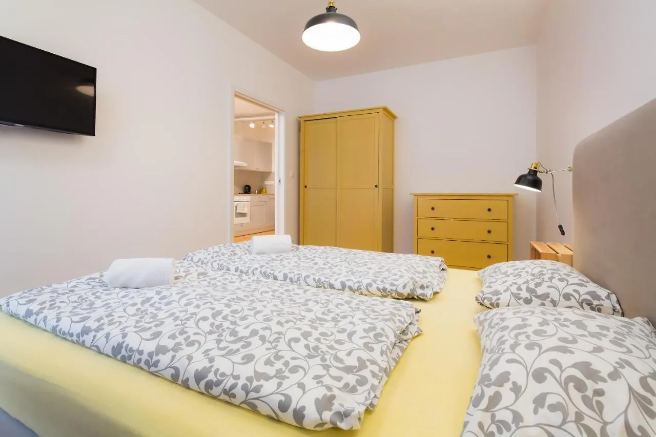Elen'S Apartments Prague - Free Garage Parking 0*,
