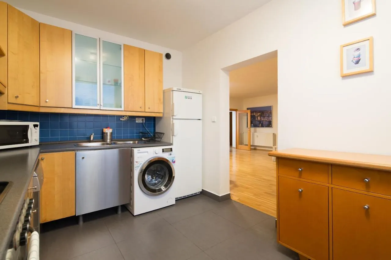 Elen'S Apartments Prague - Free Garage Parking